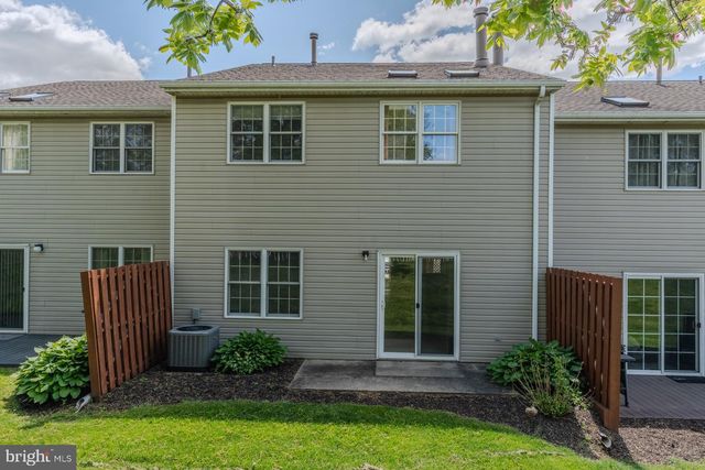 305 STONEGATE RD, York, PA 17408
