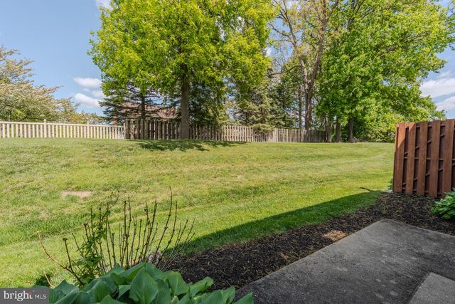 305 STONEGATE RD, York, PA 17408