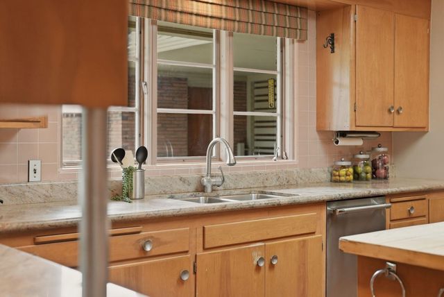 2417 S Helena Ct, Spokane, WA 99203