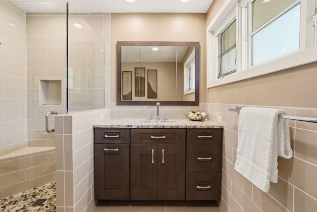 2417 S Helena Ct, Spokane, WA 99203