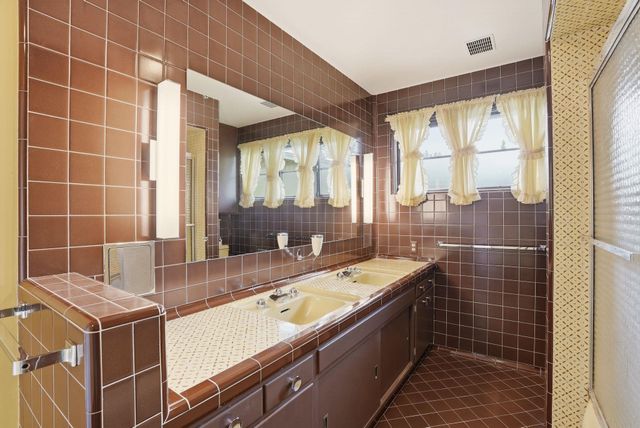 2417 S Helena Ct, Spokane, WA 99203
