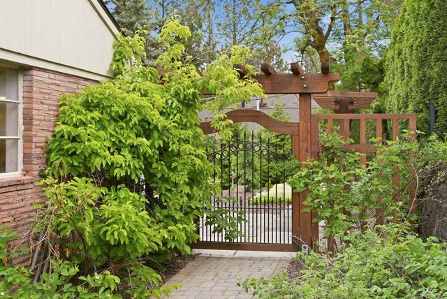 2417 S Helena Ct, Spokane, WA 99203