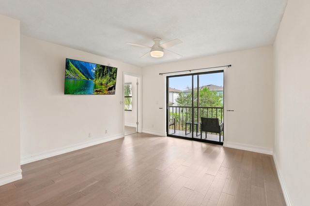 7209 Golf Colony Court, Greenacres, FL 33467