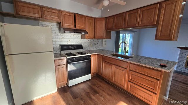 3582 Hein Drive, Sterling Heights, MI 48310