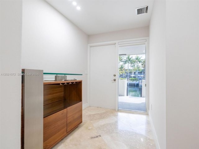 19 Port Side Drive 19C, Fort Lauderdale, FL 33316