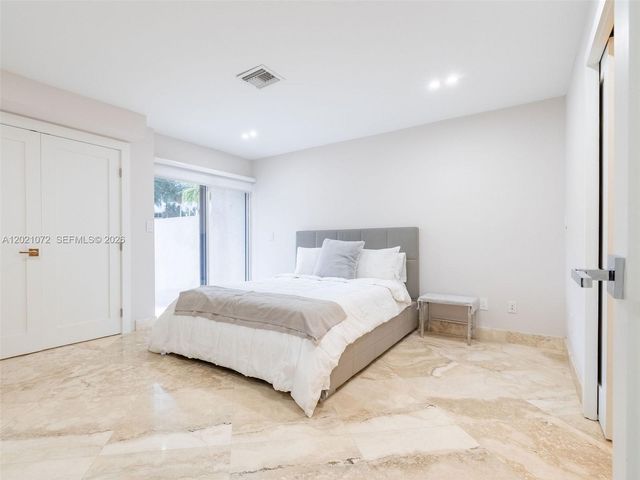 19 Port Side Drive 19C, Fort Lauderdale, FL 33316
