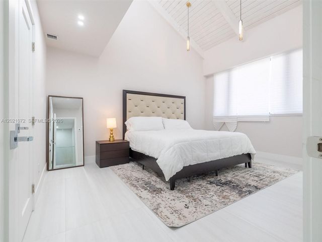 19 Port Side Drive 19C, Fort Lauderdale, FL 33316
