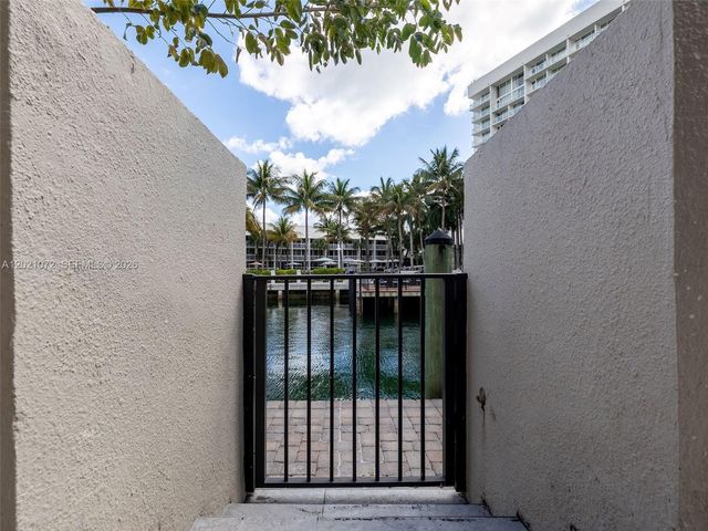 19 Port Side Drive 19C, Fort Lauderdale, FL 33316