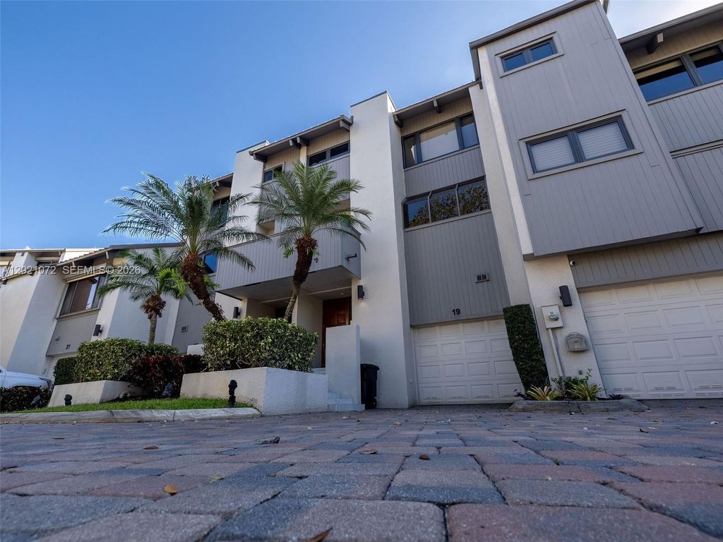 19 Port Side Drive 19C, Fort Lauderdale, FL 33316