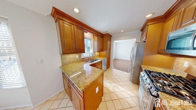 9 Black Oak Lane, Old Bridge, NJ 08857