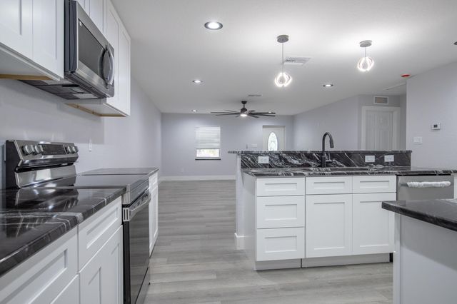 332 W Ventura Avenue, Clewiston, FL 33440