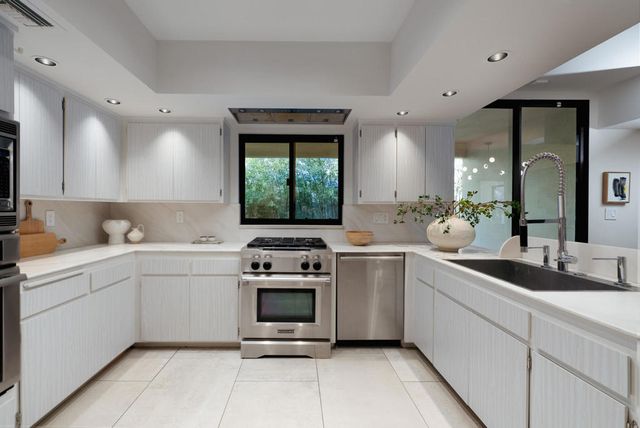 2044 S Tulare Drive, Palm Springs, CA 92264