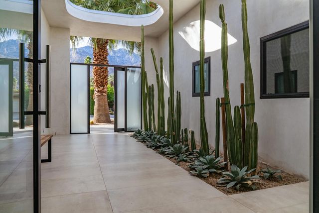 2044 S Tulare Drive, Palm Springs, CA 92264