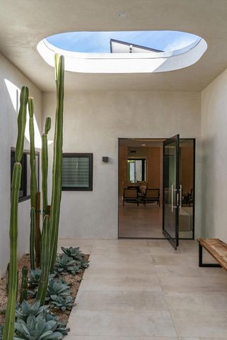 2044 S Tulare Drive, Palm Springs, CA 92264