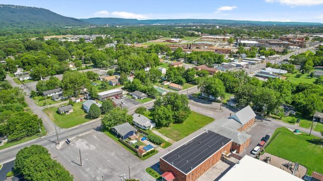 1006 Mcfarland Avenue, Rossville, GA 30741