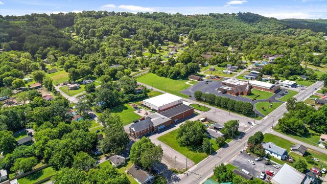 1006 Mcfarland Avenue, Rossville, GA 30741