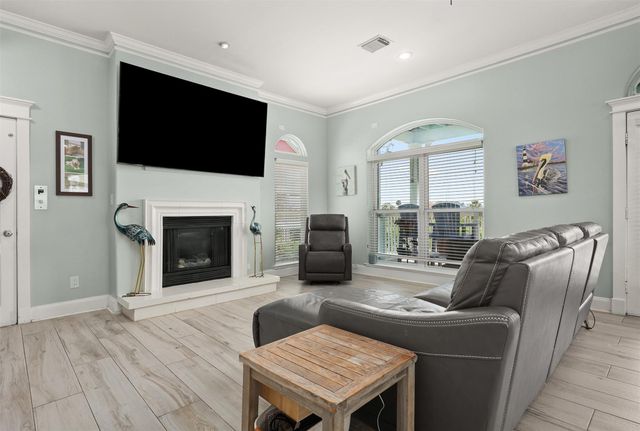 1007 Lillian Lane, Galveston, TX 77554