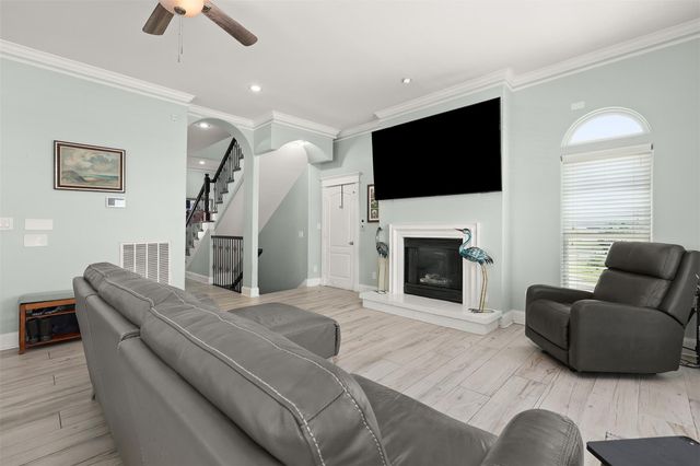 1007 Lillian Lane, Galveston, TX 77554
