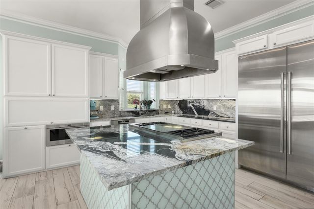 1007 Lillian Lane, Galveston, TX 77554