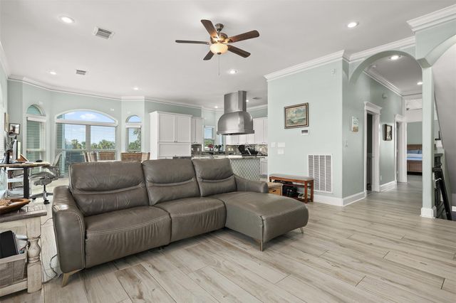 1007 Lillian Lane, Galveston, TX 77554