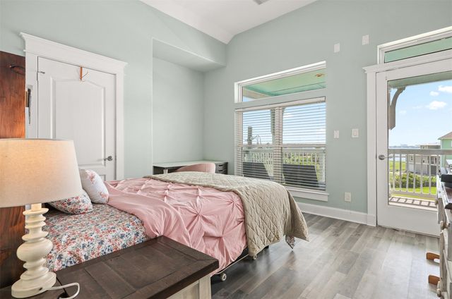 1007 Lillian Lane, Galveston, TX 77554