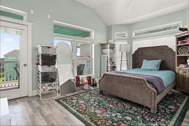 1007 Lillian Lane, Galveston, TX 77554