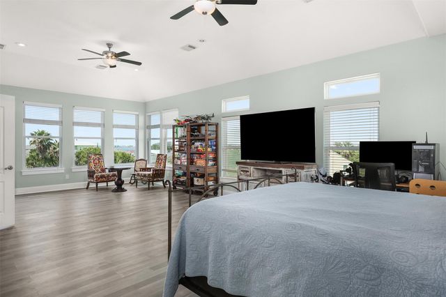 1007 Lillian Lane, Galveston, TX 77554