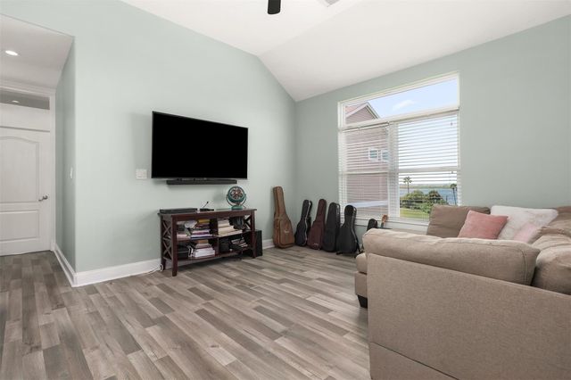1007 Lillian Lane, Galveston, TX 77554