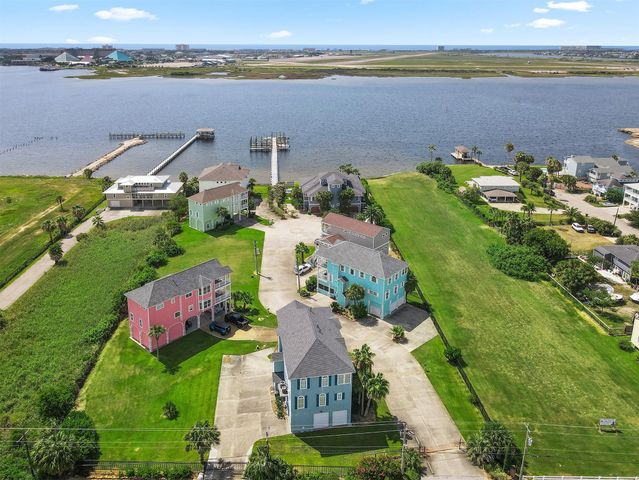 1007 Lillian Lane, Galveston, TX 77554