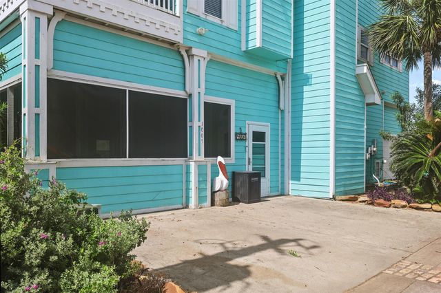 1007 Lillian Lane, Galveston, TX 77554