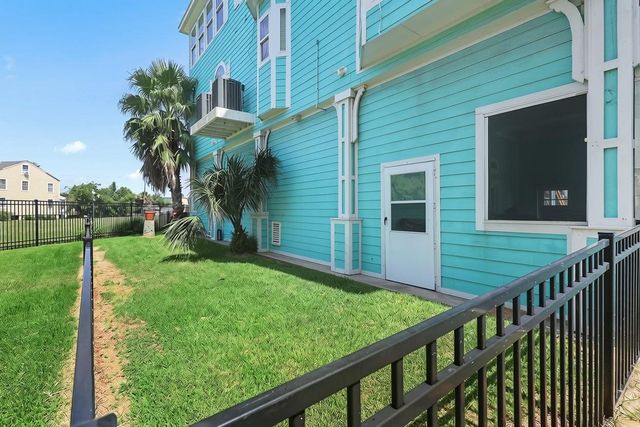 1007 Lillian Lane, Galveston, TX 77554