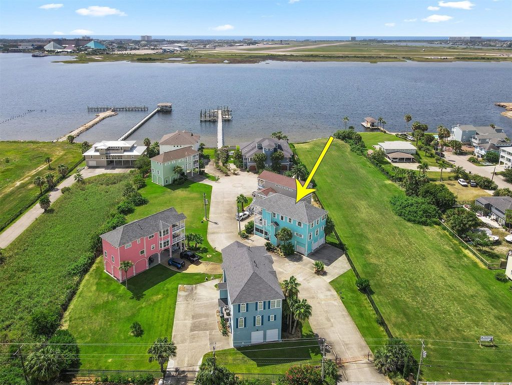 1007 Lillian Lane, Galveston, TX 77554