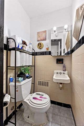 6511 175th Street, Fresh Meadows, NY 11365