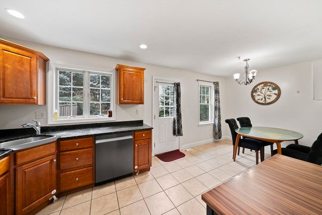 200 Justin Dr 4, Weymouth, MA 02188