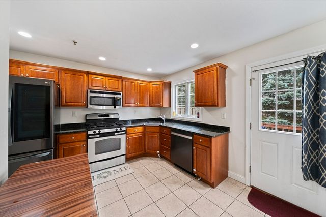 200 Justin Dr 4, Weymouth, MA 02188