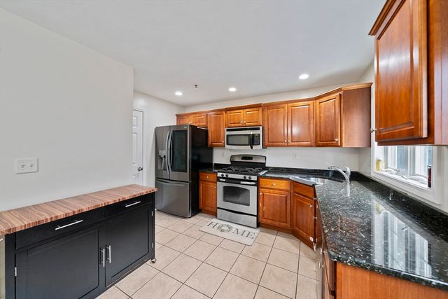 200 Justin Dr 4, Weymouth, MA 02188