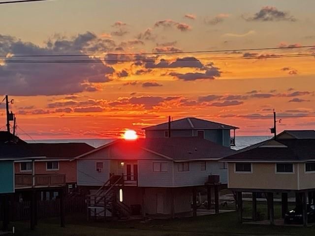 203 Sea Oats Drive, Surfside Beach, TX 77541
