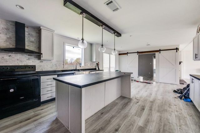 6008 County Road 401, Grandview, TX 76050