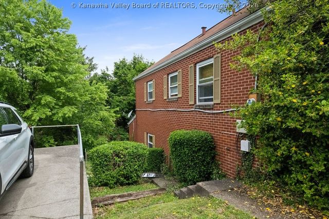 1113 Bridge Road, Charleston, WV 25314
