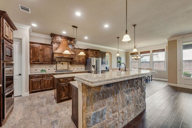 8704 Shadywood Lane, North Richland Hills, TX 76182