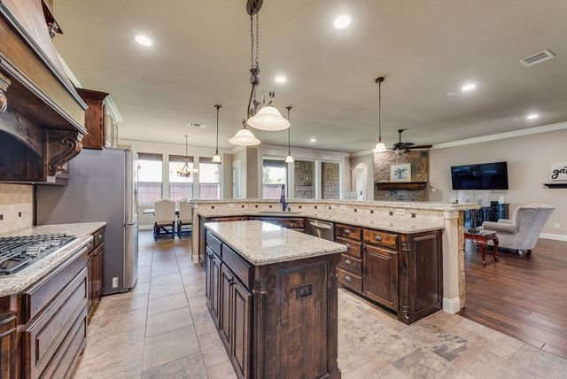 8704 Shadywood Lane, North Richland Hills, TX 76182