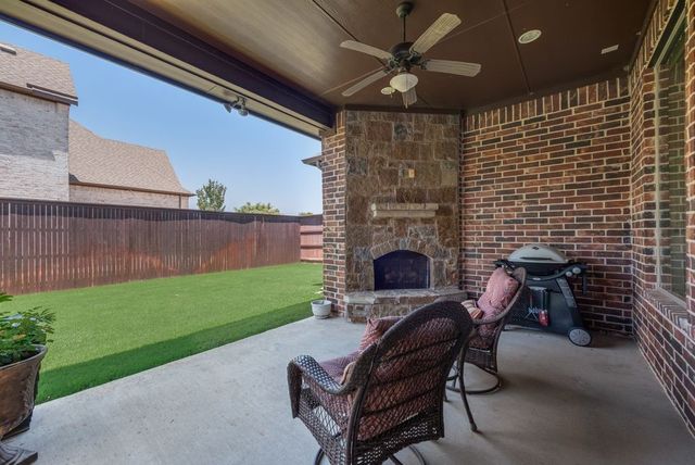 8704 Shadywood Lane, North Richland Hills, TX 76182