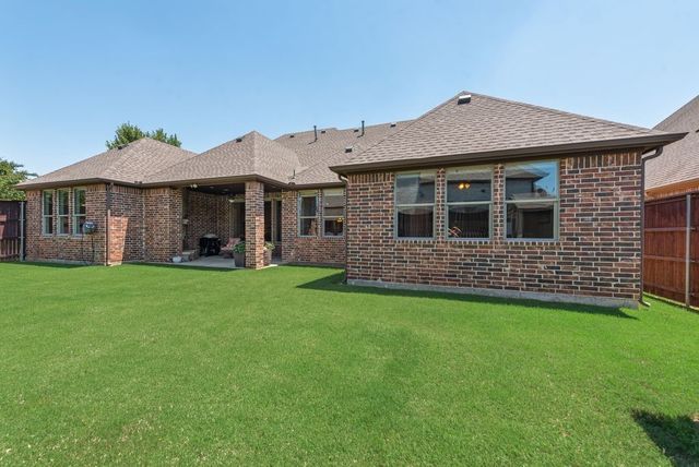 8704 Shadywood Lane, North Richland Hills, TX 76182
