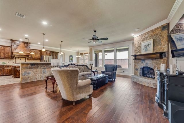 8704 Shadywood Lane, North Richland Hills, TX 76182