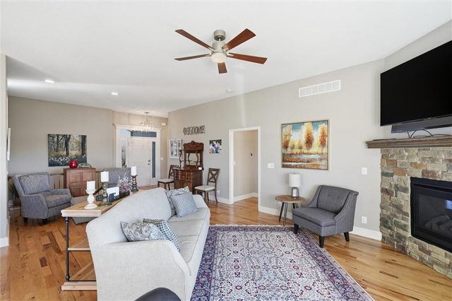 804 S Washington Street, Raymore, MO 64083