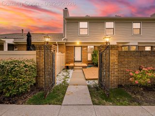 31008 Country Bluff, Farmington Hills, MI 48331