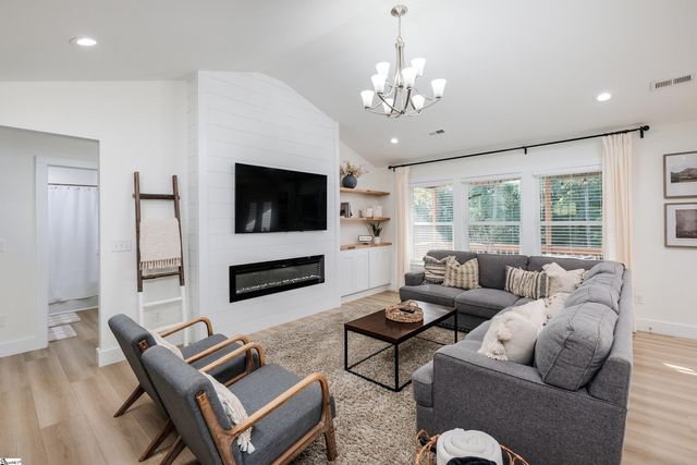 202 Eastberrys Creek Road, Duncan, SC 29334