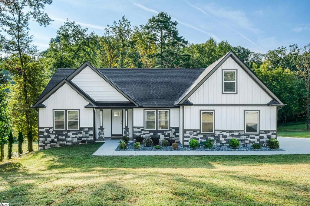 202 Eastberrys Creek Road, Duncan, SC 29334