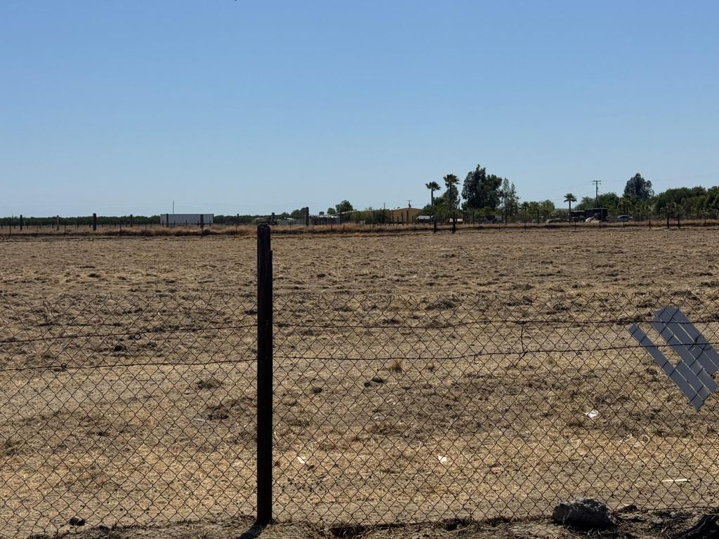 Image 1 of property listing at 19540 W Central Avenue, Kerman, CA 93630