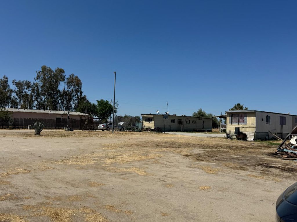 Image 3 of property listing at 19540 W Central Avenue, Kerman, CA 93630